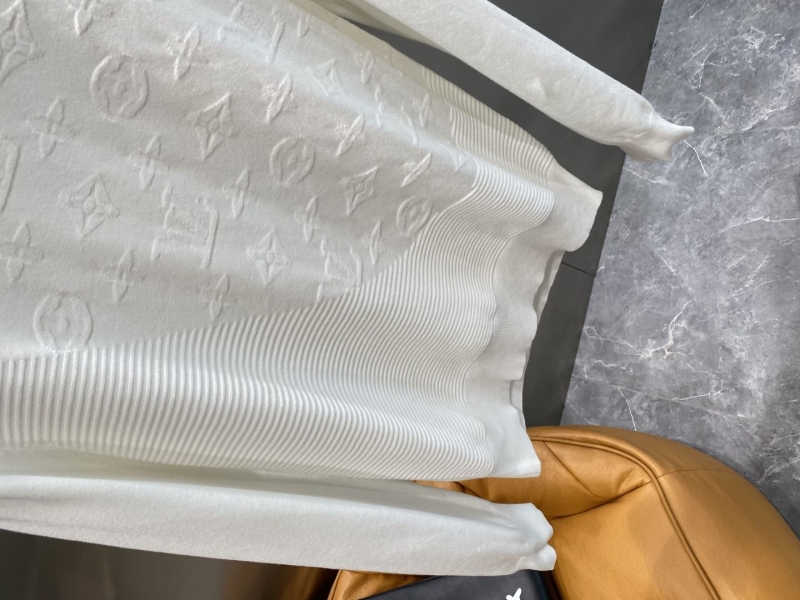 l0vis Vvtt0n sweater